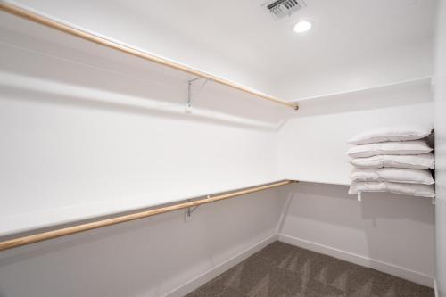 Family Friendly Modern With Gated & Heated Pool Home