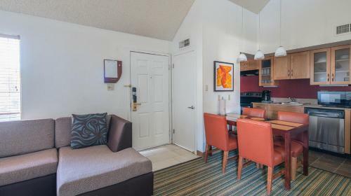 Wanderjaunt - North Phoenix Apartments