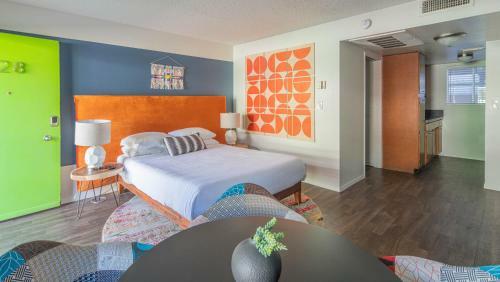 Wanderjaunt -- Classic Downtown Phoenix Apartments