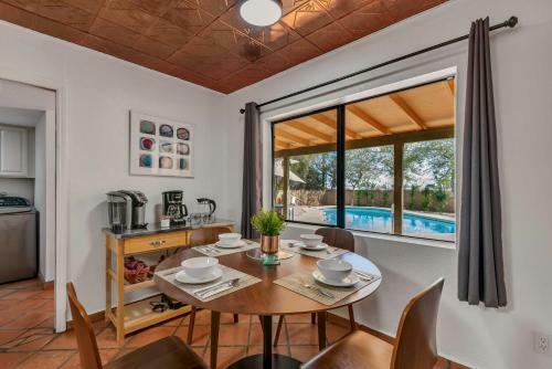 Stylish Scottsdale Home With Yard Pets Welcome