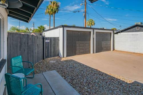 Sleek 2br Phoenix Townhome By Wanderjaunt