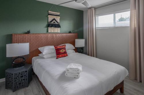 Sleek 2br Phoenix Townhome By Wanderjaunt