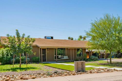 Stylish 3br Home In Phoenix By Wanderjaunt