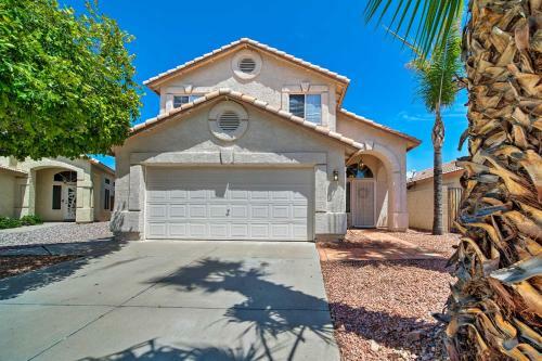 Glendale Escape About 7 Mi To Peoria Sports Complex!