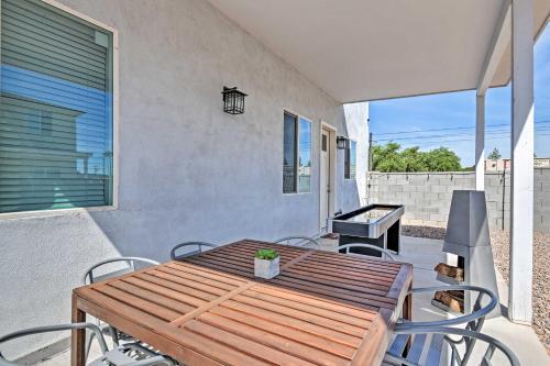 Upscale Phoenix Home With Backyard, Near Golf!
