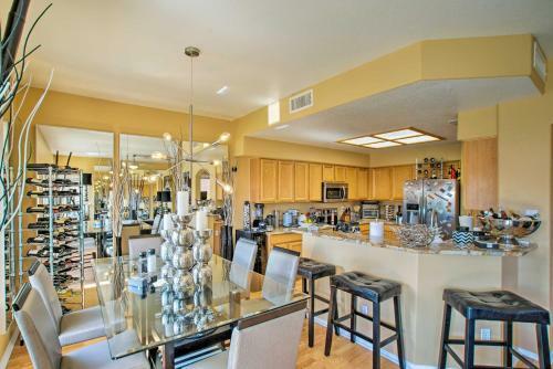Luxury Glendale Getaway With Hot Tub And Patio!