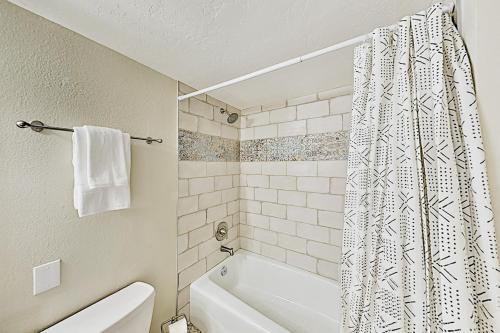 Family Friendly Home With Heated Pool & Waterslide Home