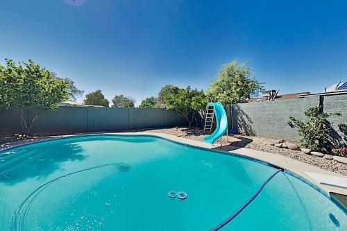 Family Friendly Home With Heated Pool & Waterslide Home