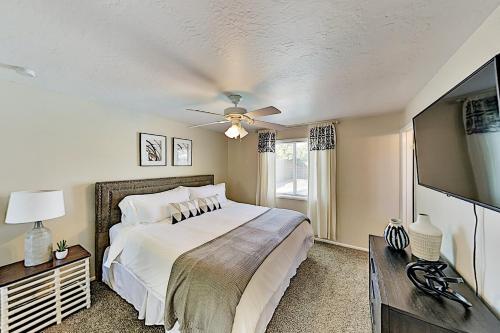 Family Friendly Home With Heated Pool & Waterslide Home
