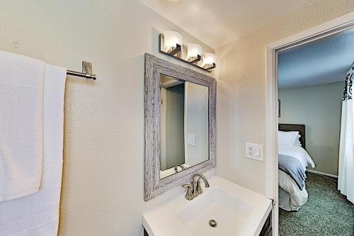 Family Friendly Home With Heated Pool & Waterslide Home