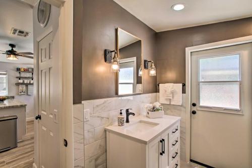 Charming Phoenix Casita With Hot Tub, Bbq And Pool!