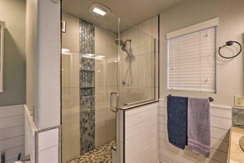 Spacious Glendale Home With Pool, Covered Patio