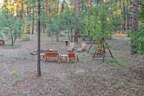 Rustic Lakeside Cabin On 3 Acres With Nature Views!