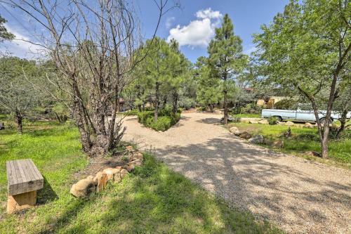 Quiet Prescott Forest Retreat Cottage With Patio!