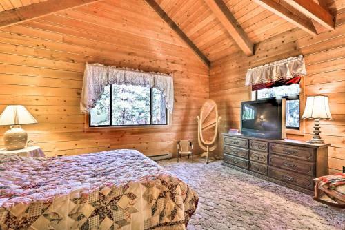 Pet-friendly Cabin With Bbq - 7 Mi To Show Low Lake!