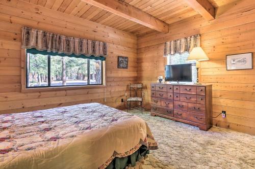 Pet-friendly Cabin With Bbq - 7 Mi To Show Low Lake!