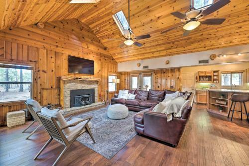 Luxe Cabin With Game Room 1 Mi To Rainbow Lake!