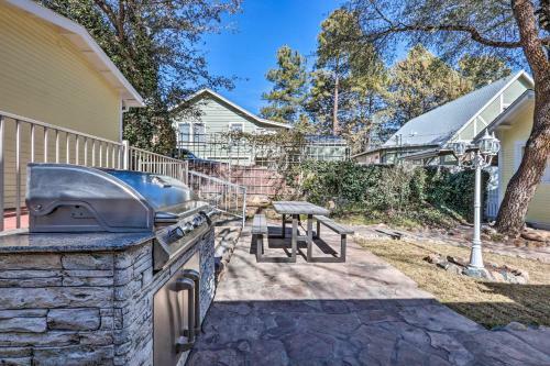 Chic Prescott Cottage With Outdoor Entertaining Area