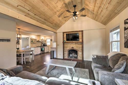Modern Home With Deck 2 Mi To Courthouse Plaza