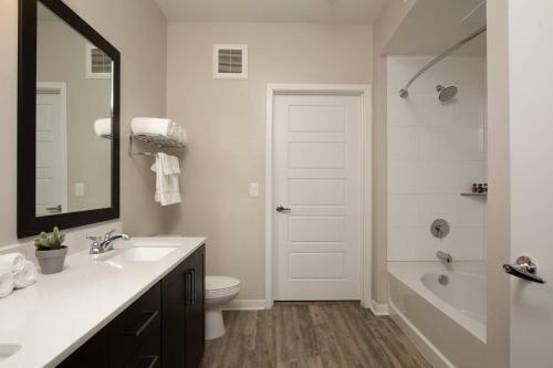 Apartamento Beautiful 2 Br/2 Ba With Pool & Gym By Howard