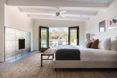 Desert Oasis W/ Pool, Table Tennis, & Fire Pit ? Caspian By Avantstay