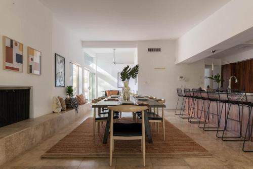 Desert Oasis W/ Pool, Table Tennis, & Fire Pit ? Caspian By Avantstay