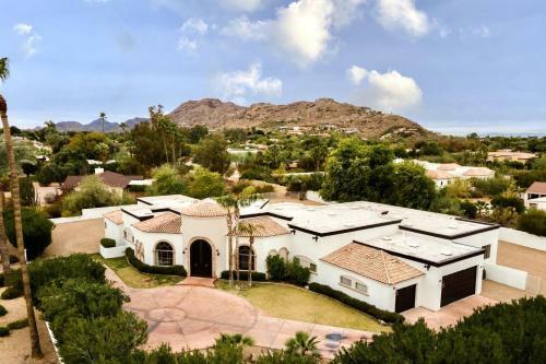 Farrier - Spectacular 7br Mediterranean-style Estate W Pool & Spa