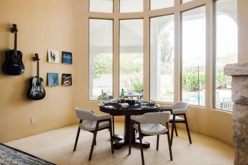 Farrier - Spectacular 7br Mediterranean-style Estate W Pool & Spa