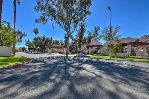Tempe Golf Retreat With Putting Green And Pool Access!