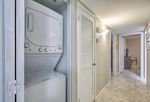 Remodeled Tempe Apt With Shared Pool About 4 Miles To Asu