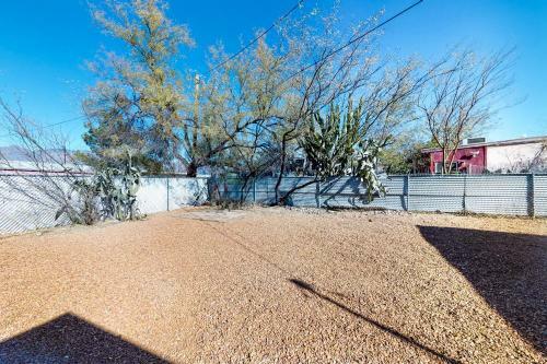 Cozy Tucson Retreat