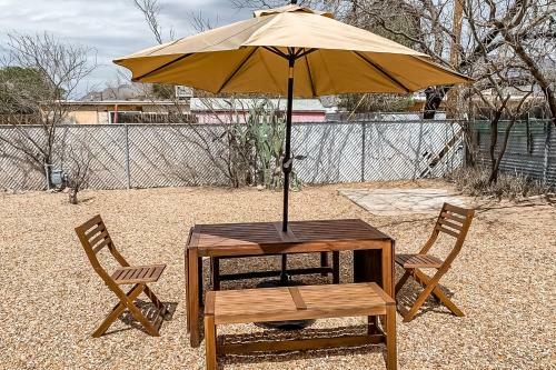 Cozy Tucson Retreat