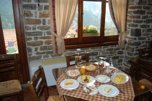 Hostal Dryades Guesthouse