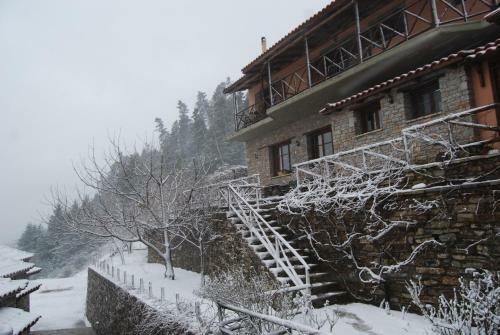 Hostal Dryades Guesthouse