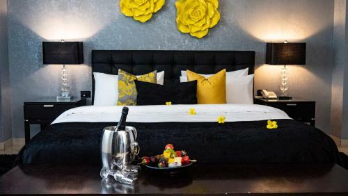 Oak Plaza Hotels East Airport
