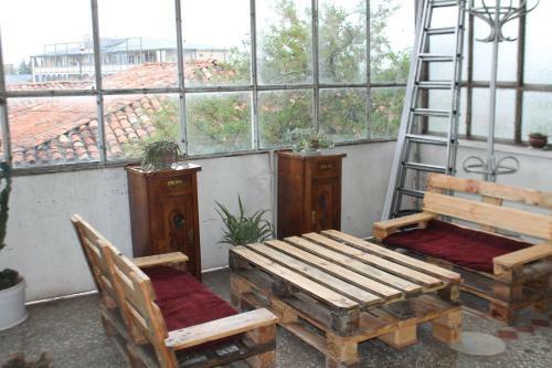 Hostal Tlt Guest House