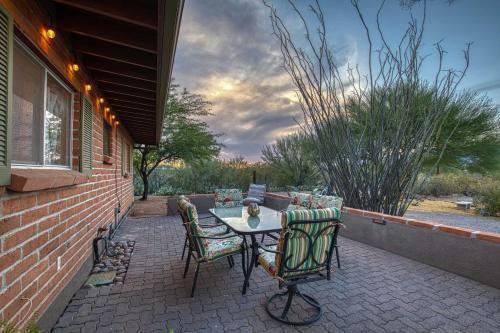 Spacious Oasis With Hot Tub, 6mi To Saguaro Park