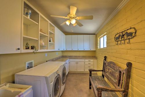 Spacious Oasis With Hot Tub, 6mi To Saguaro Park