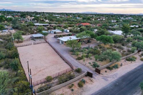 Spacious Oasis With Hot Tub, 6mi To Saguaro Park