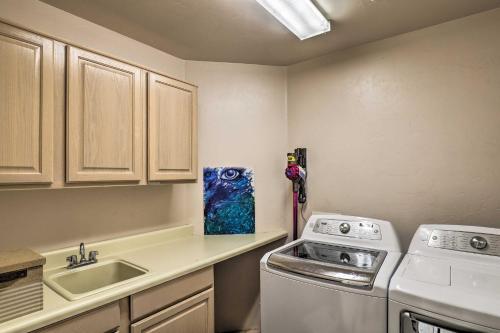 Tucson Getaway With Hot Tub, Fireplace And Office!