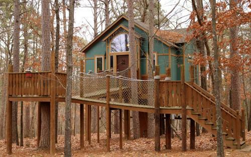 Hotel The Grand Treehouse Resort