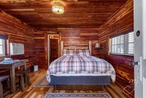 Hotel Log Cabin Inn