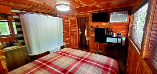 Hotel Log Cabin Inn