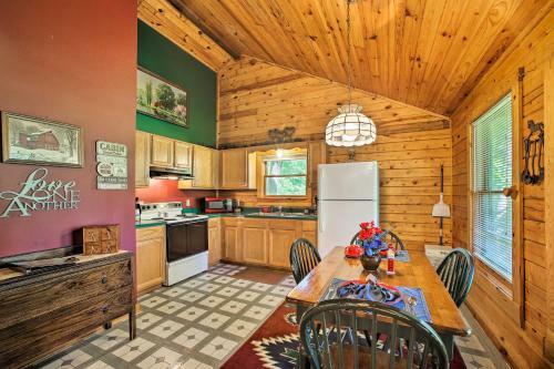 Secluded Studio With Deck, About 8 Miles To Beaver Lake!