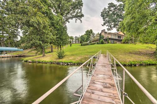 Lakefront Hot Springs Home With Hot Tub And Dock!