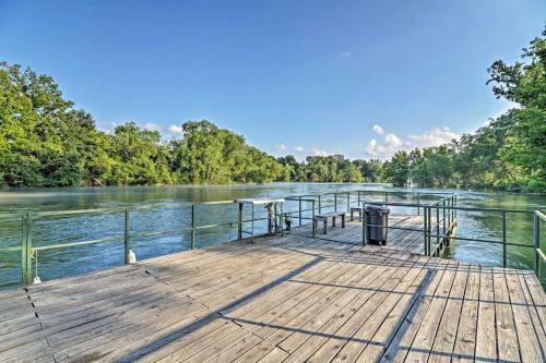 Heber Springs Retreat With Riverfront Patio And Dock!