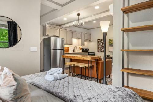 Apartamento Apt On Town Square - Ultimate Dt Fay Location!