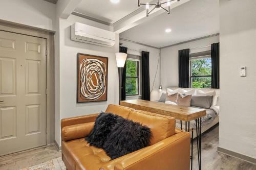 Apartamento Apt On Town Square - Ultimate Dt Fay Location!