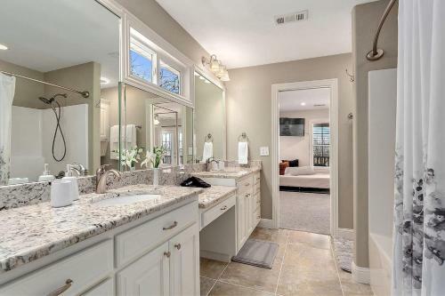 The Ritz - Centrally Located - Luxury Amenities