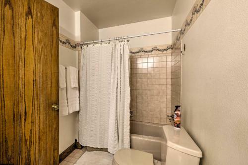 Pet-friendly Home 7 Miles To Dickson Street!